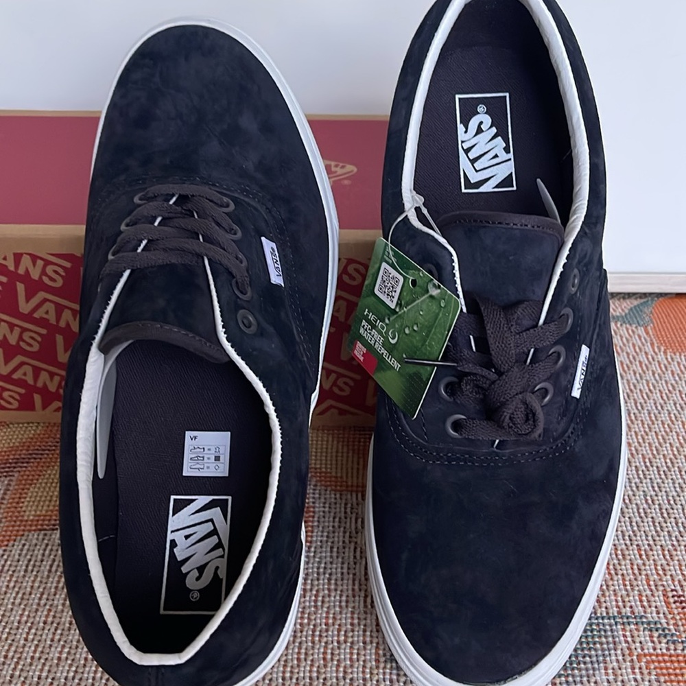 Vans WMNS Era Pig Suede Nine Iron
VN0005UEBYD
Sneakers - Picture 12 of 16